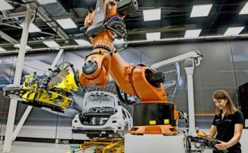 В Германии промышленные роботы работают от солнечных модулей Daimler-TecFactory