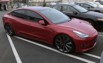 Маск анонсировал Tesla, которые «умеют говорить» (видео) Tesla-Musk-Twitter