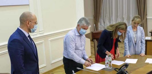 Уряд підписав меморандум з виробниками «зеленої» електроенергії КМУ-меморандум-с-инвесторами-ВИЭ