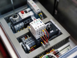 АЭСЗ разработала и установила шкаф управления для просеивателя пищевых продуктов Электроблюз-АЭСЗ-шкаф-управления