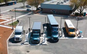 Daimler и GE представили первую в своем роде станцию для зарядки большегрузных электромобилей (видео) Электроблюз-Daimler-General-Electric-Electric-Island