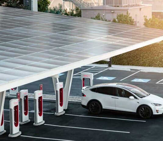 Tesla намерена этом году перевести все нагнетатели на ВИЭ Электроблюз-Тесла-Supercharger-виэ