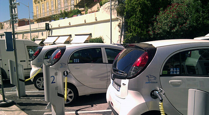 Электроблюз-Stellantis-электромобильность