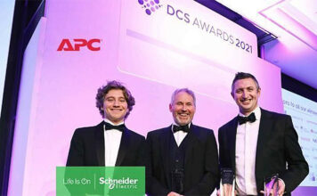 Електроблюз-Schneider-Electric-отримала-нагороду-премії-DCS-Awards-2021