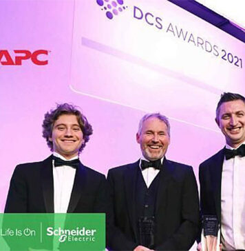 Електроблюз-Schneider-Electric-отримала-нагороду-премії-DCS-Awards-2021