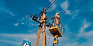 Електроблюз-енергетики-за-добу-повернули-світло-27-тис-родин-Донеччини