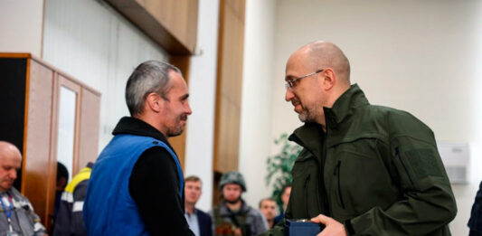 Електроблюз-прем'єр-міністр-вручив-нагороди-енергетикам