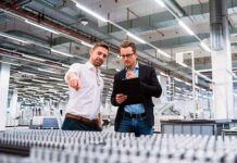 Електроблюз-Schneider-Electric-оголосила-про-намір-продати-свій-бізнес-в-Росії
