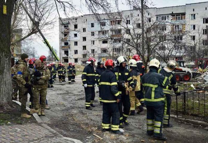 Електроблюз-на-звільненій-від-окупантів-Київщині-енергетики-повертають-світло