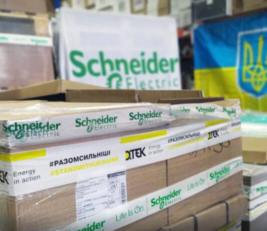 Електроблюз-в-Україну-прибула-перша-партії-гуманітарної-допомоги-від-Schneider-Electric