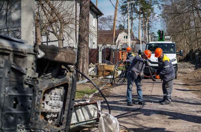 Електроблюз-протягом-45-днів-енергетики-повністю-відновили-електропостачання-на-звільненій-Київщині