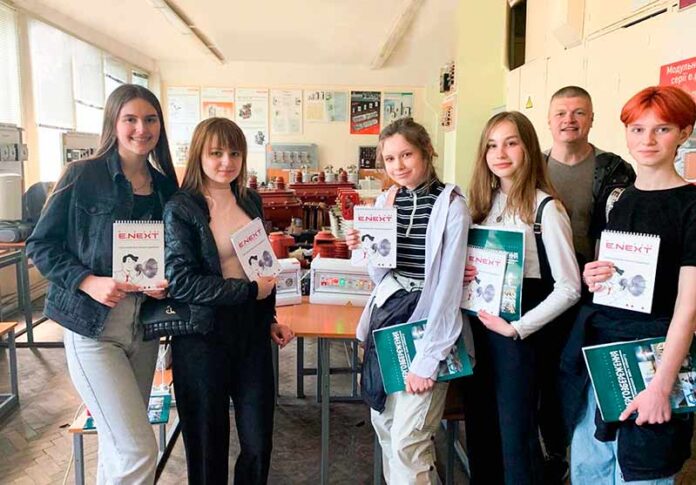 Електроблюз-компанія-E.NEXT-Україна-продовжує-підтримувати-освіту