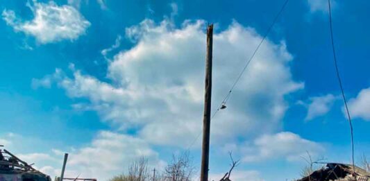 Електроблюз-в-102-населених-пунктах-Донеччині-й-Дніпропетровщини-енергетики-відремонтували-пошкоджені-мережі