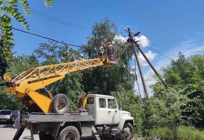 Електроблюз-у-червні-енергетики-на-Донеччині-повернули-світло-понад-700-тис-родин